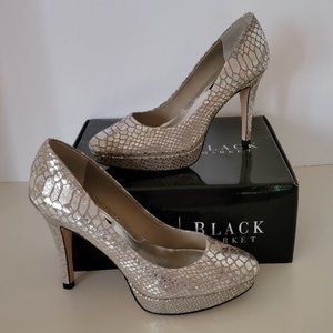 White House Black Market Snowflake Metallic Size 7 heels